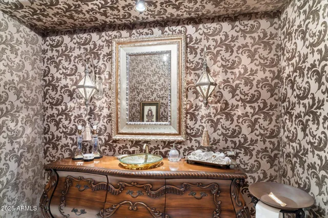 $7,850,000 | 6105 East Sage Drive, Paradise Valley, AZ 85253