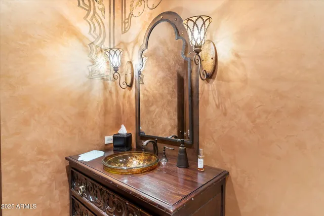 $7,850,000 | 6105 East Sage Drive, Paradise Valley, AZ 85253