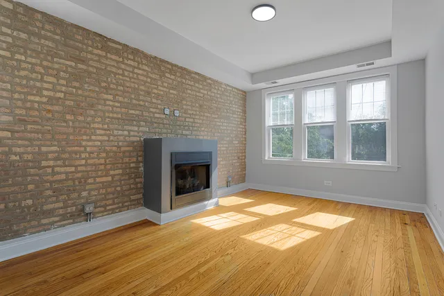 $1,961 | 7328 North Damen Avenue, Unit 3, Chicago, IL 60645