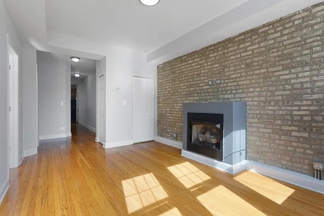 $1,961 | 7328 North Damen Avenue, Unit 3, Chicago, IL 60645