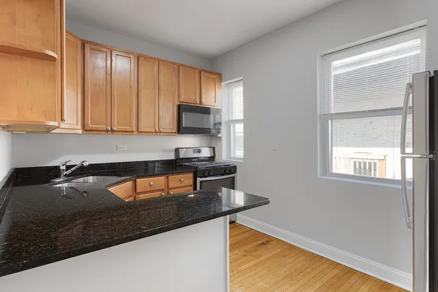 $1,961 | 7328 North Damen Avenue, Unit 3, Chicago, IL 60645