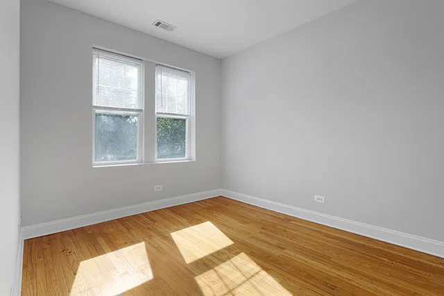 $1,961 | 7328 North Damen Avenue, Unit 3, Chicago, IL 60645