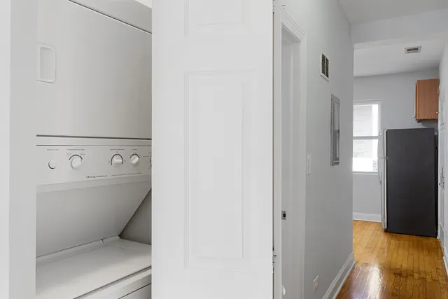 $1,961 | 7328 North Damen Avenue, Unit 3, Chicago, IL 60645