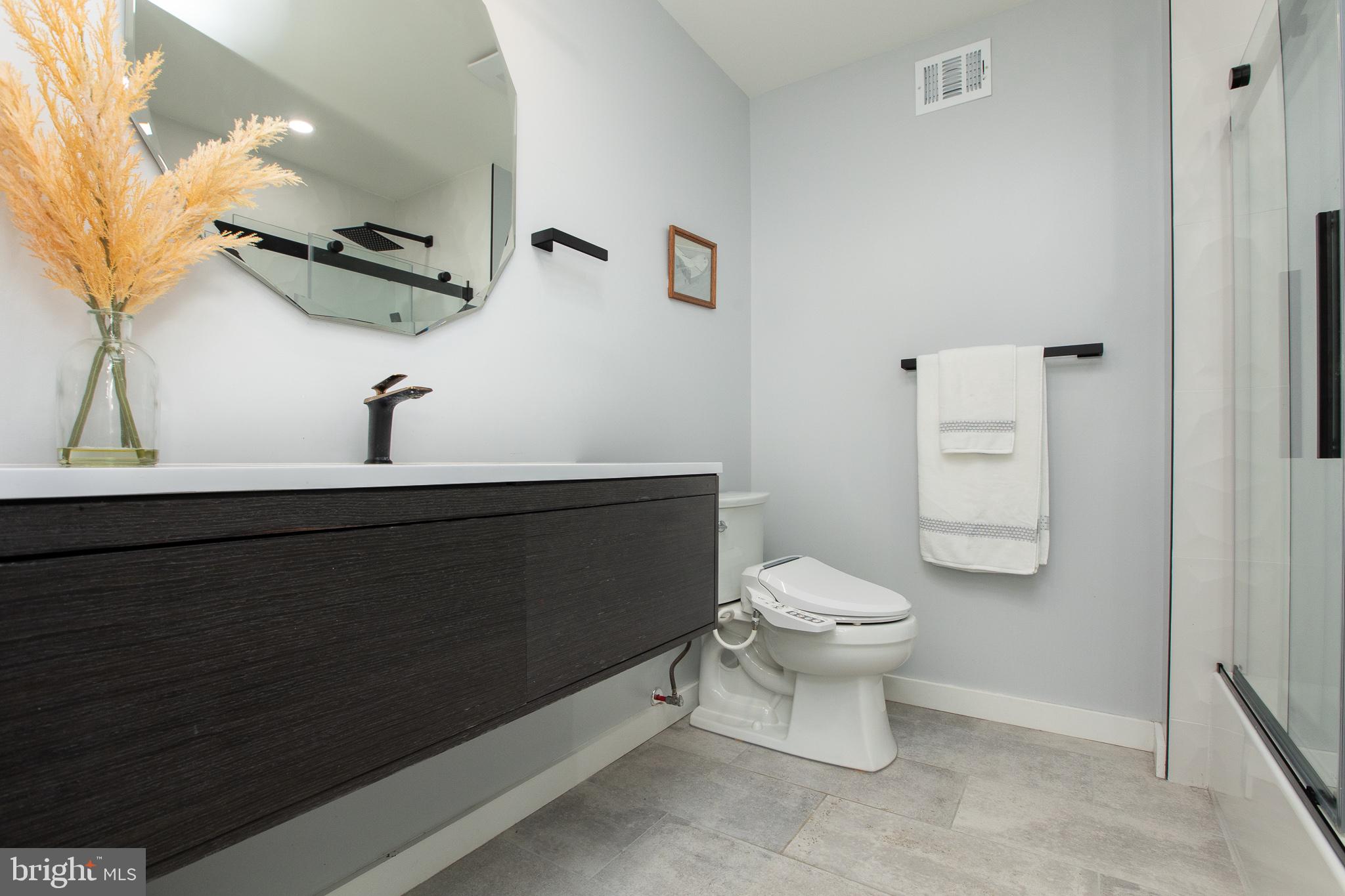 4356 Linthicum Road Dayton, MD 21036 - Photo 25 of 57 Master Bathroom 7'8'' x 8'1''