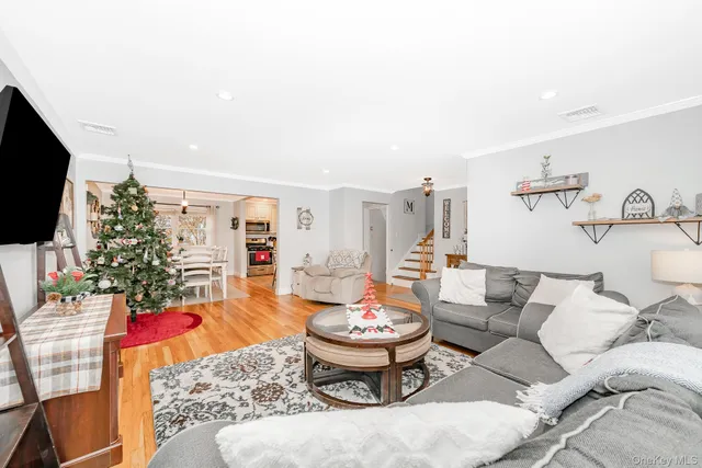 $799,999 | 3738 Regent Lane, Wantagh, NY 11793