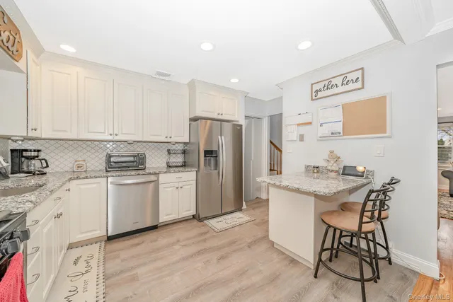 $799,999 | 3738 Regent Lane, Wantagh, NY 11793