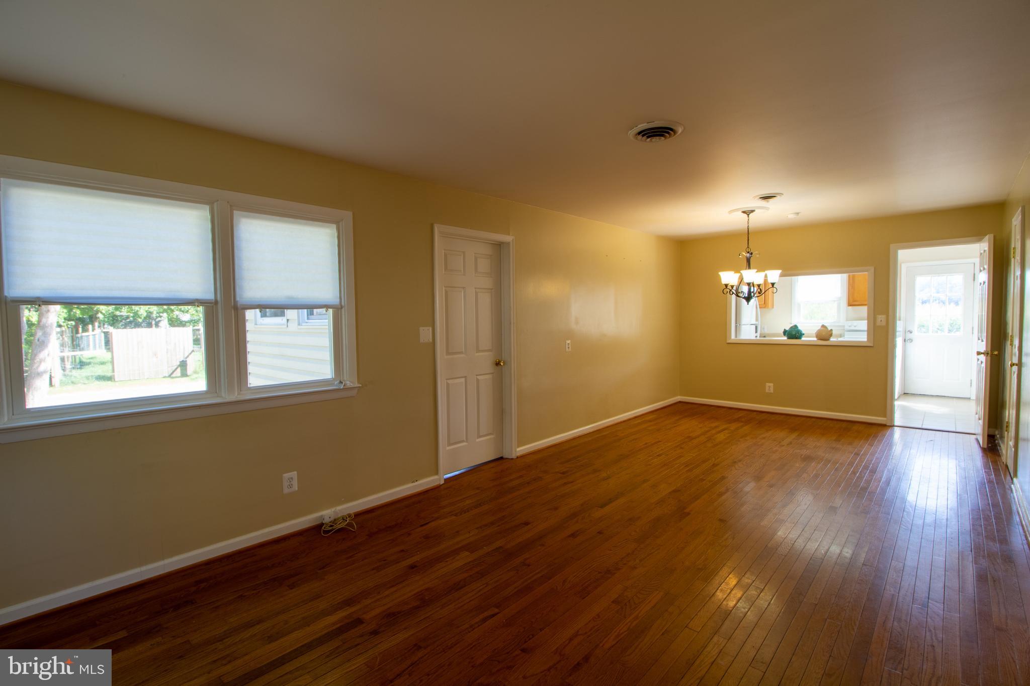 1637 Columbia Beach Road Shady Side, MD 20764 - Photo 12 of 36 Living/Dining