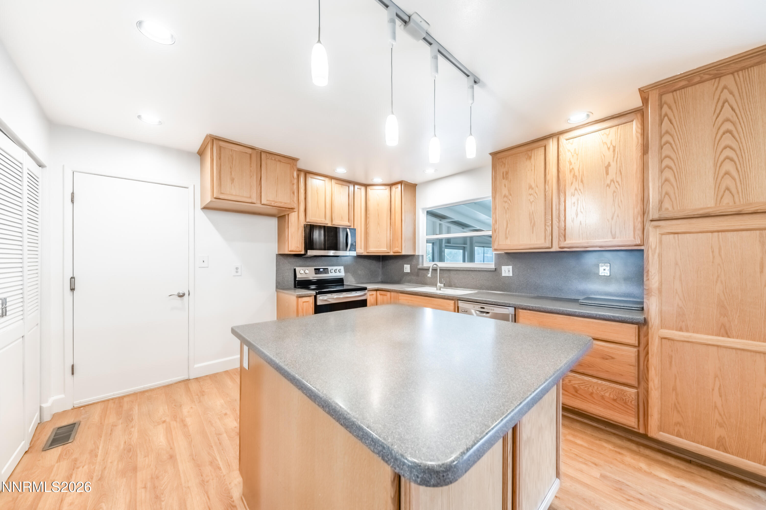 905 Sherman Way Reno, NV 89506 - Photo 12 of 40 S-1022