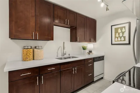 $330,000 | 845 Northeast 125th Street, Unit 103, Seattle, WA 98125