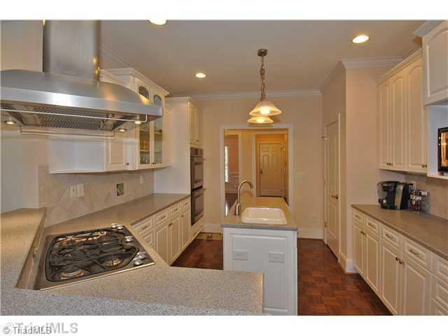 7045 Harperglen Road Clemmons, NC 27012 - Photo 3 of 16 Kitchen.