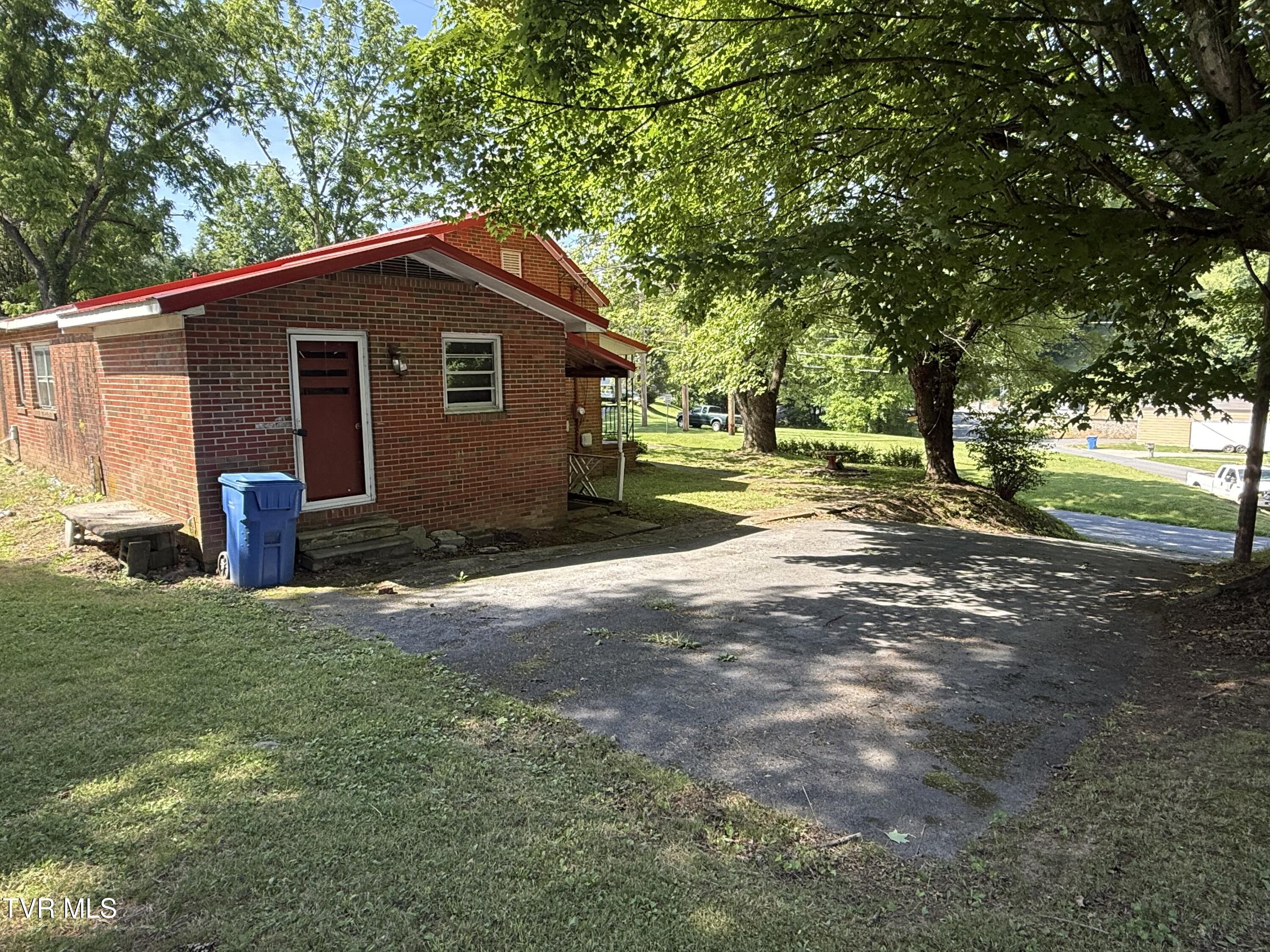 401 Spring Street Jonesborough, TN 37659 - Photo 23 of 31 IMG_0202