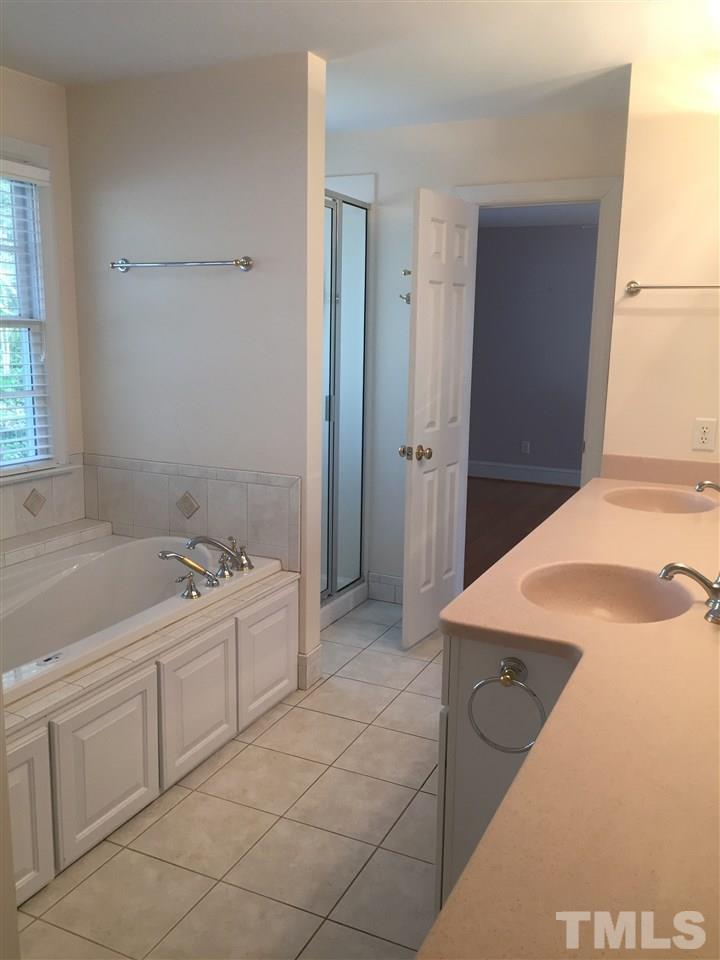 1745 Brooks Avenue Raleigh, NC 27607 - Photo 14 of 22 a bathroom with a sink a toilet and a bathtub