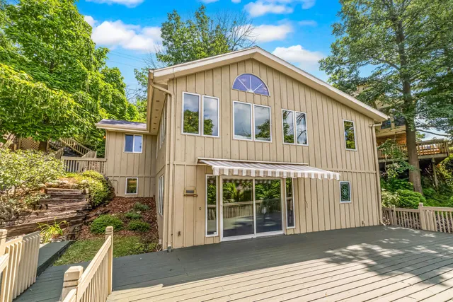 $1,295,000 | W332N6481 County Rd C, Merton, WI 53058