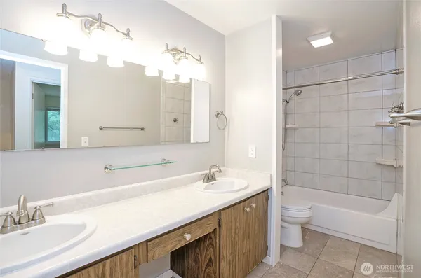 $322,900 | 6122 North 16th Street, Unit I108, Tacoma, WA 98406