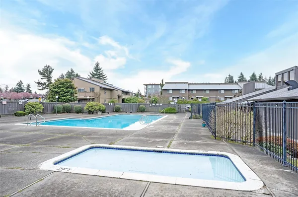 $322,900 | 6122 North 16th Street, Unit I108, Tacoma, WA 98406
