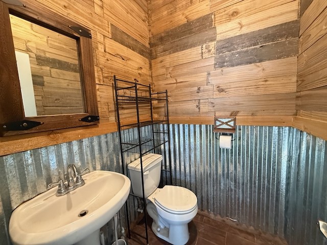 2504 Rosa Rita Drive League City, TX 77573 - Photo 38 of 41 a bathroom with a sink toilet and shower