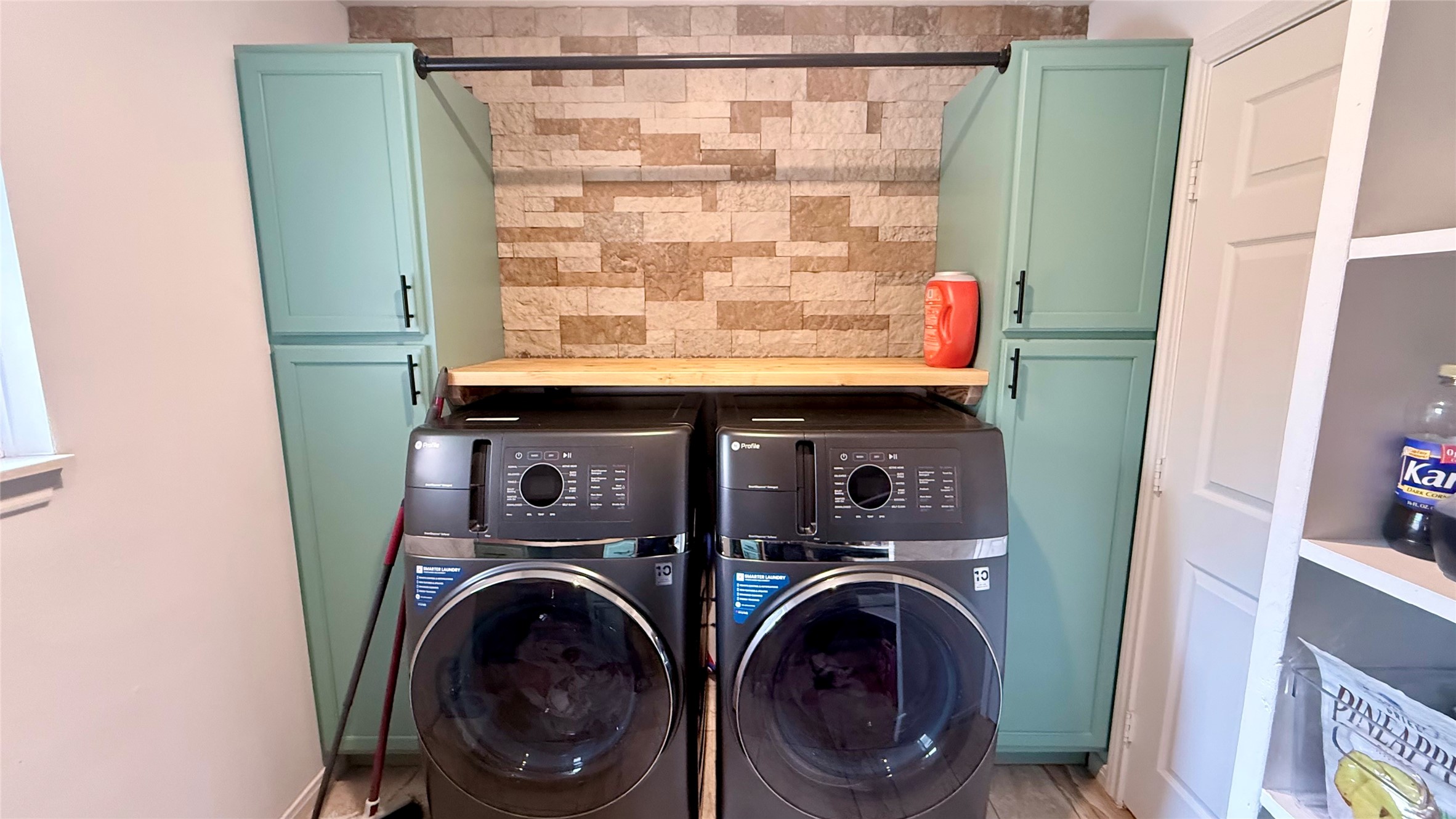 2504 Rosa Rita Drive League City, TX 77573 - Photo 8 of 41 a utility room with dryer and washer