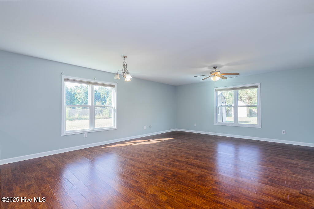 4620 Wilcox Road New Bern, NC 28562 - Photo 4 of 13 Living