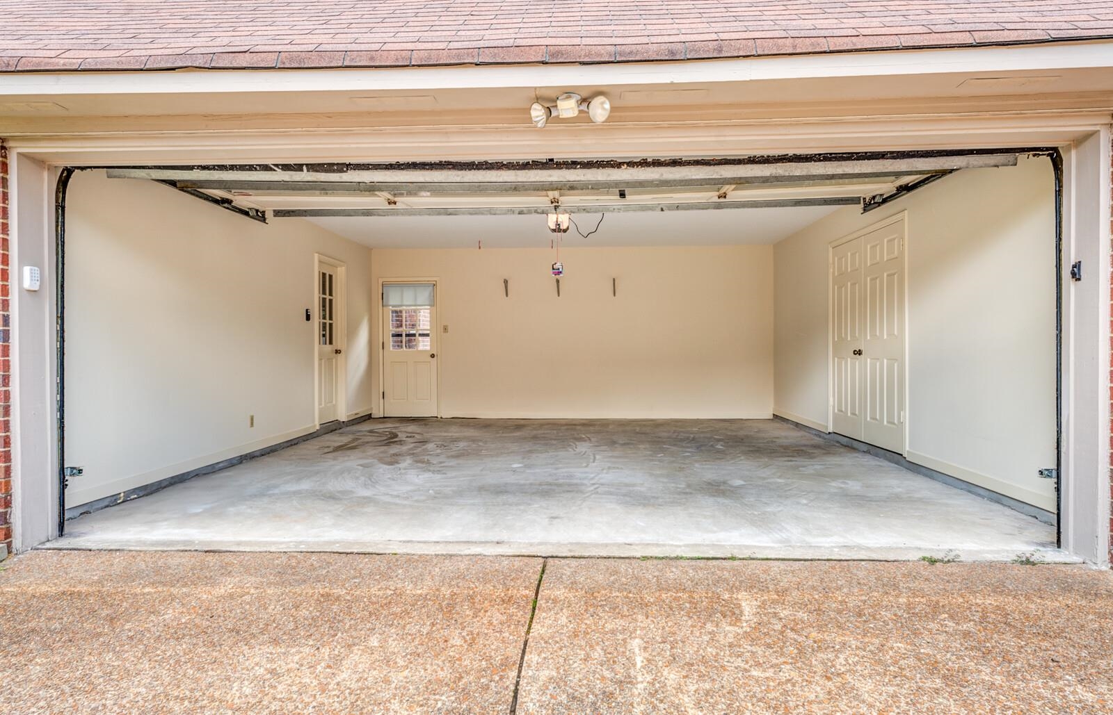 8198 Walnut Creek Road Memphis, TN 38018 - Photo 27 of 32 Double doors at right to 20' storage room/workshop.