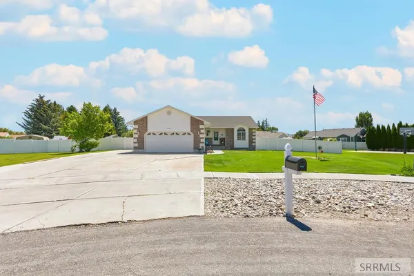$475,000 | 4966 Camas Creek Circle, Iona, ID 83427