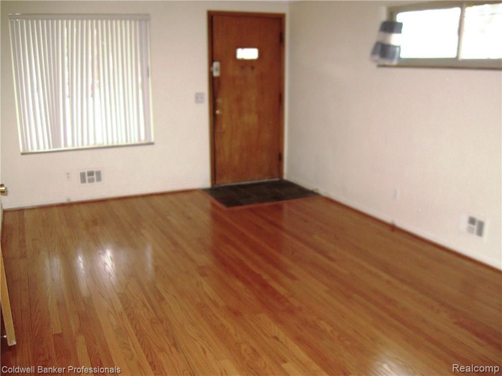 2142 Hawthorne Road Grosse Pointe, MI 48236 - Photo 4 of 20 IMG_2056.JPG