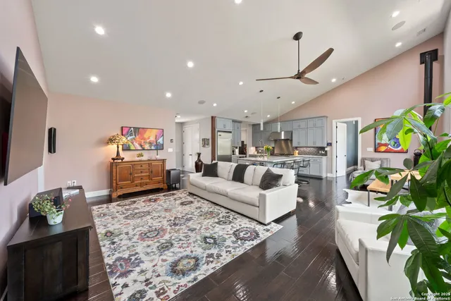 $1,225,000 | 172 Bluff Street, Dripping Springs, TX 78620