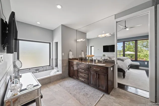 $1,225,000 | 172 Bluff Street, Dripping Springs, TX 78620