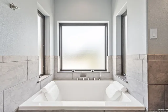 $1,225,000 | 172 Bluff Street, Dripping Springs, TX 78620