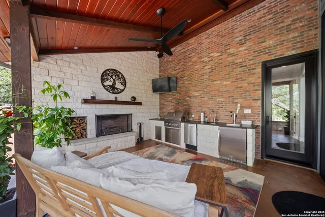 $1,225,000 | 172 Bluff Street, Dripping Springs, TX 78620