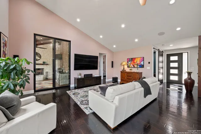 $1,225,000 | 172 Bluff Street, Dripping Springs, TX 78620