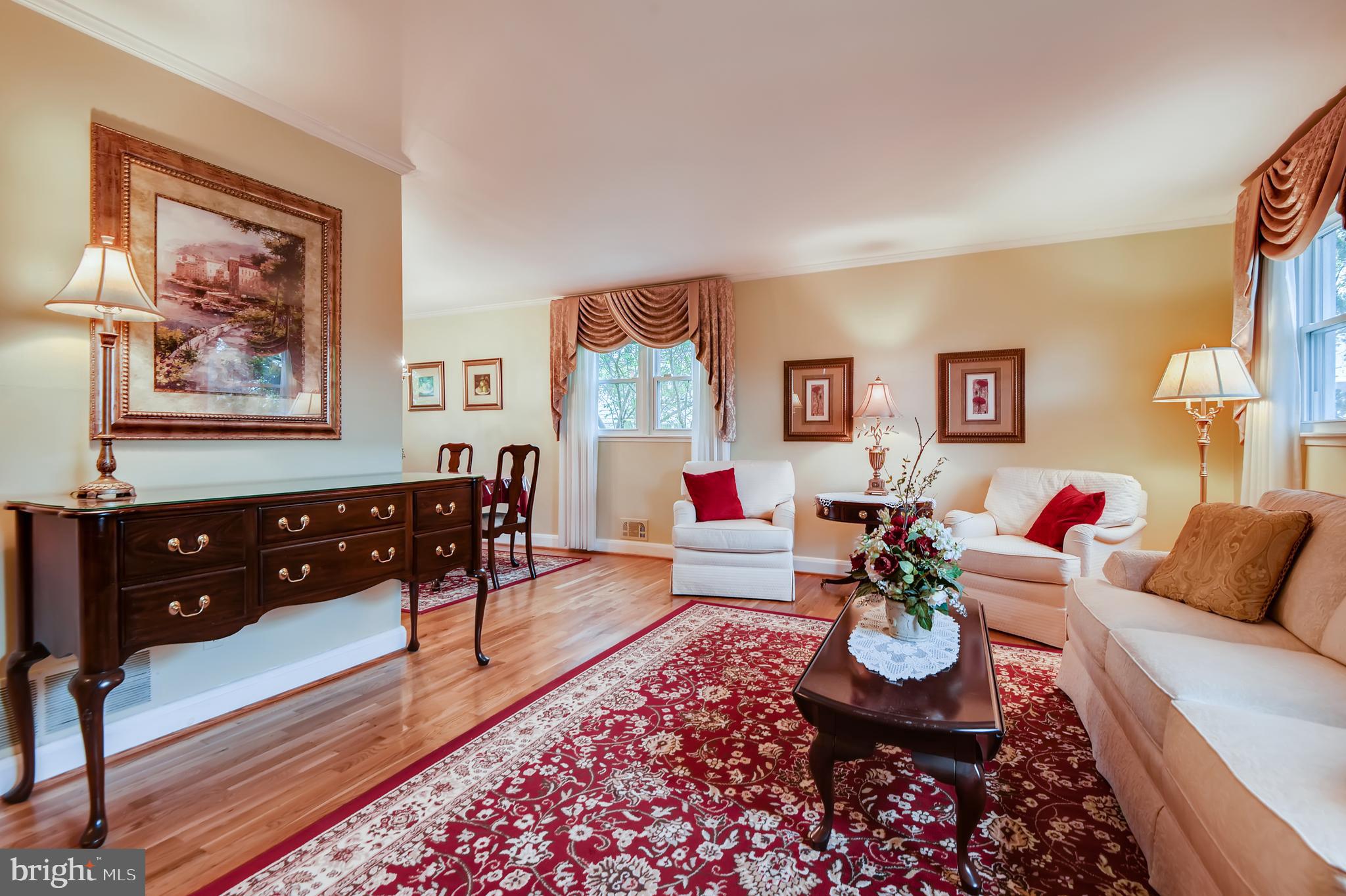 7804 Winter Haven Road Baltimore, MD 21237 - Photo 19 of 31 Living Room