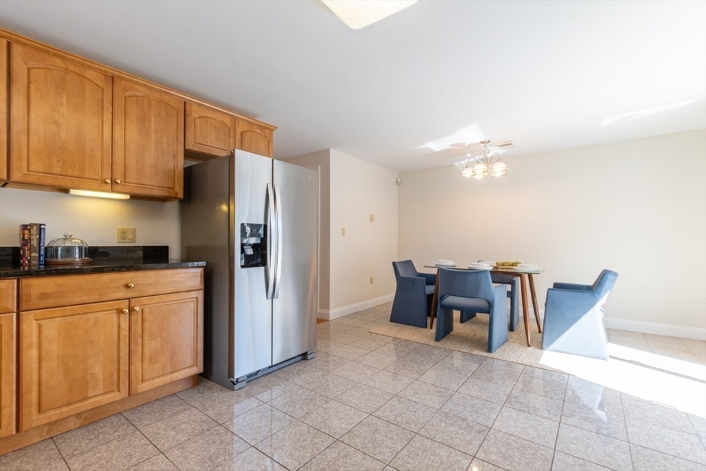 25 Maple Street, Unit 25 Watertown, MA 02472 - Photo 13 of 33