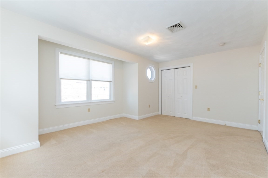 25 Maple Street, Unit 25 Watertown, MA 02472 - Photo 18 of 33