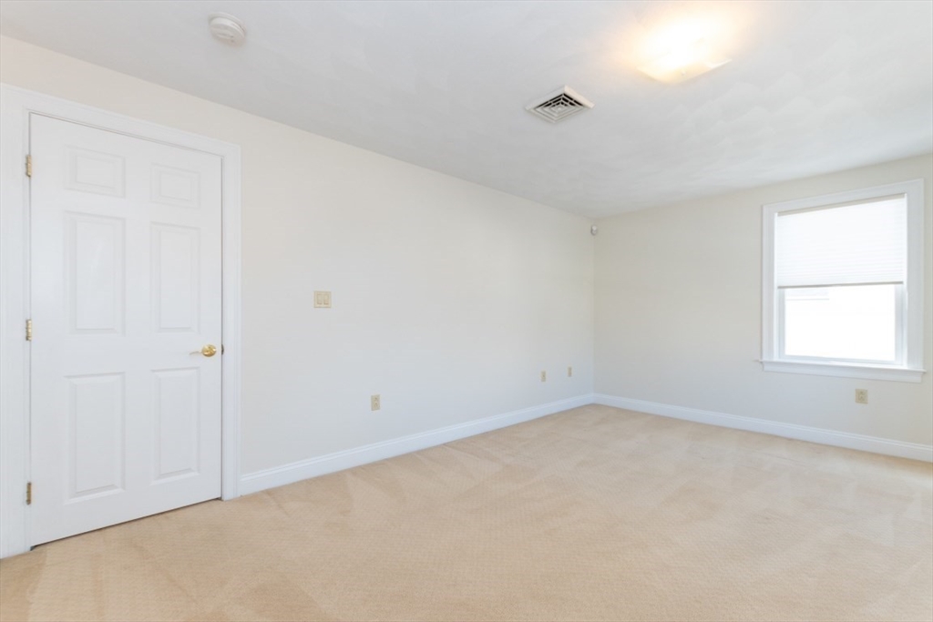 25 Maple Street, Unit 25 Watertown, MA 02472 - Photo 19 of 33