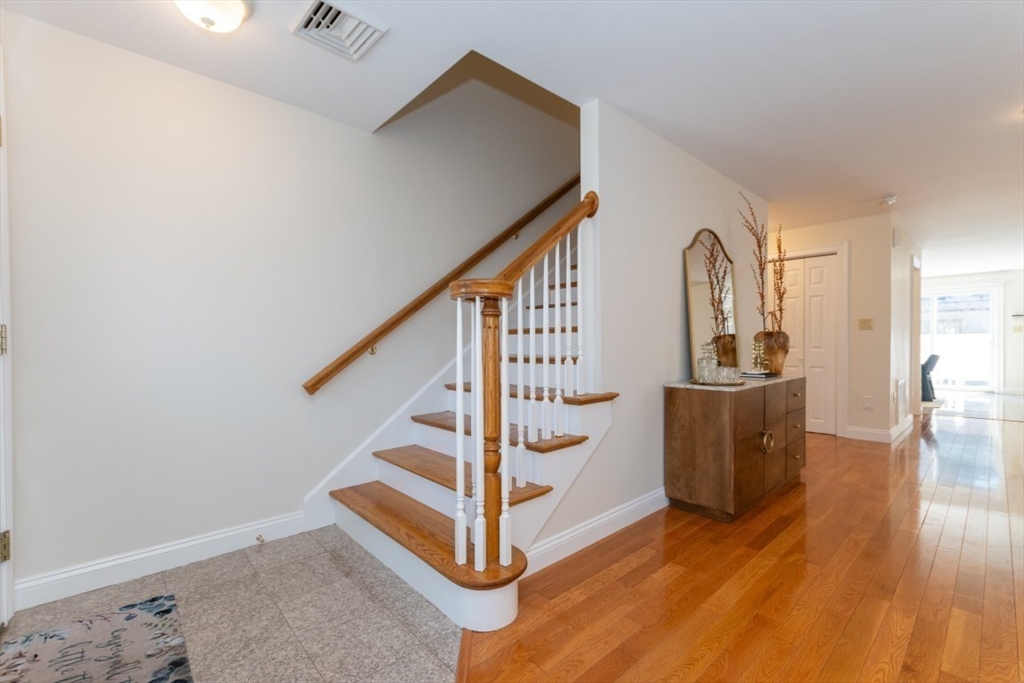 25 Maple Street, Unit 25 Watertown, MA 02472 - Photo 2 of 33