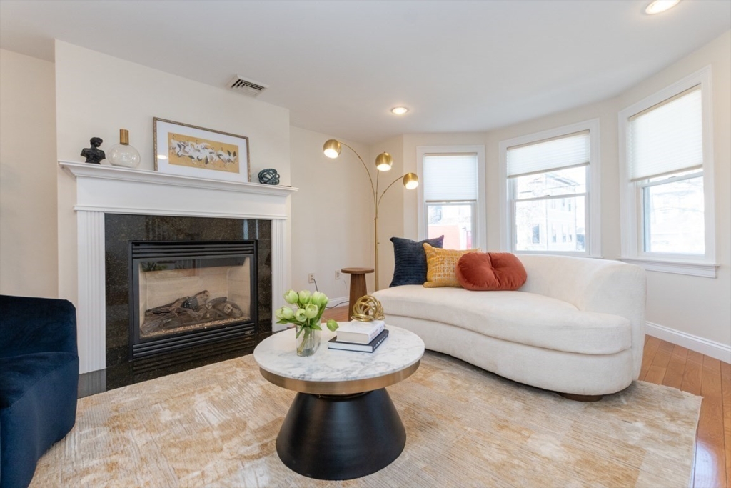 25 Maple Street, Unit 25 Watertown, MA 02472 - Photo 4 of 33