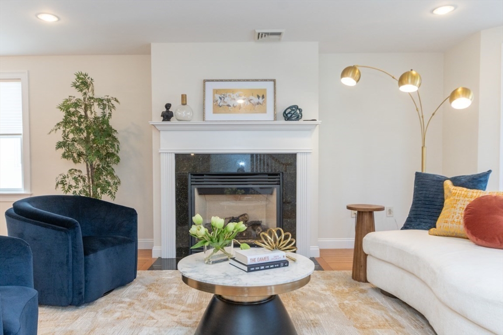 25 Maple Street, Unit 25 Watertown, MA 02472 - Photo 5 of 33