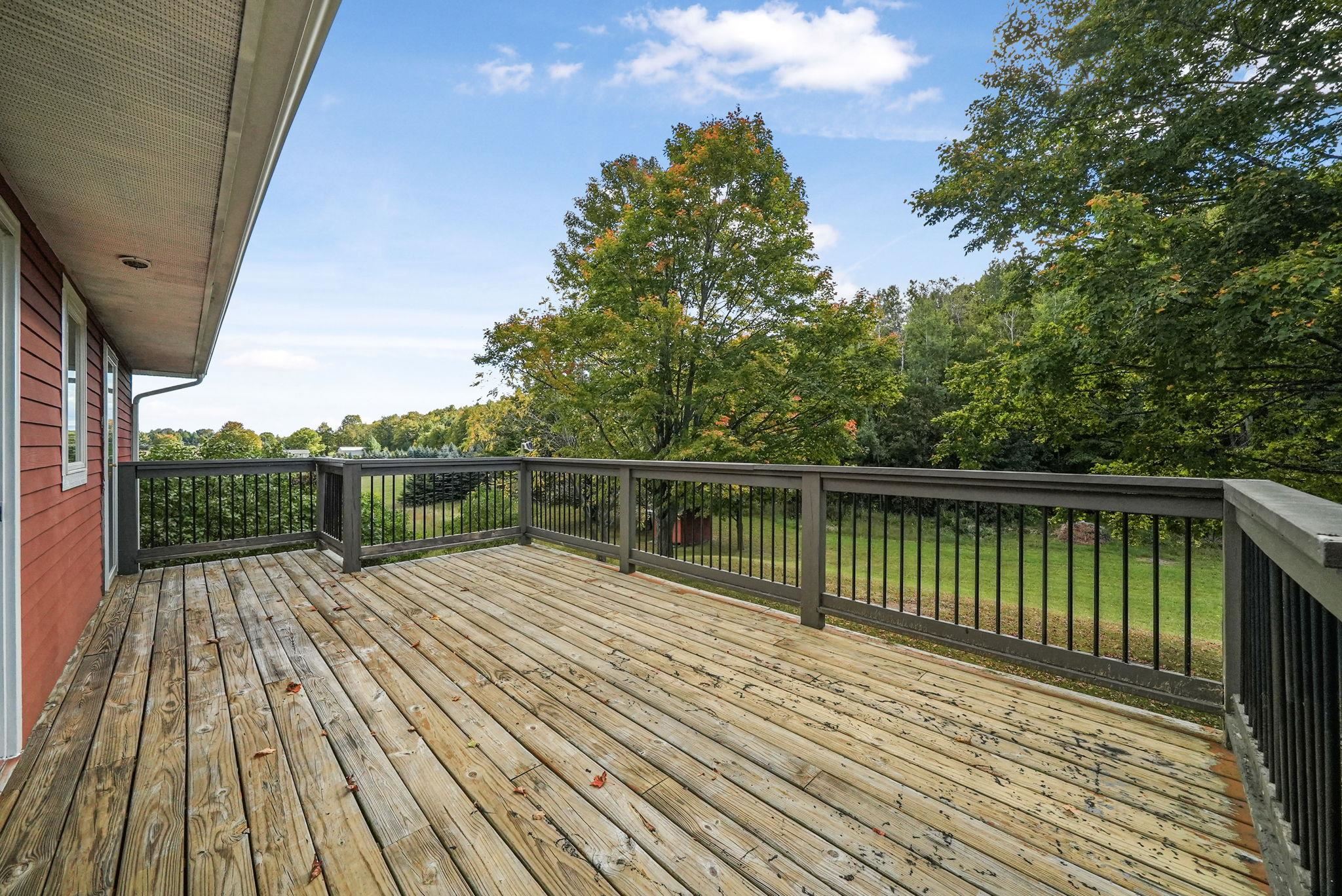 9750 East Solem Road Suttons Bay, MI 49682 - Photo 10 of 76 1939485-f90e4626-890f-4c2d-8852-987040f850d8.JPG