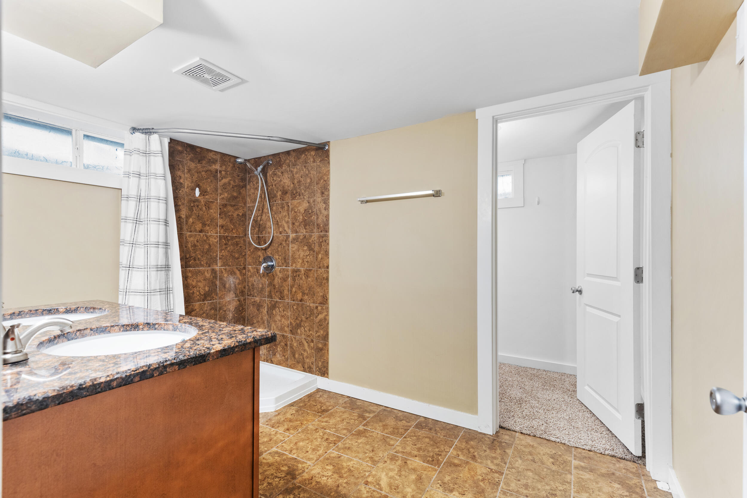 3300 6th Avenue Racine, WI 53402 - Photo 22 of 27 Bathroom