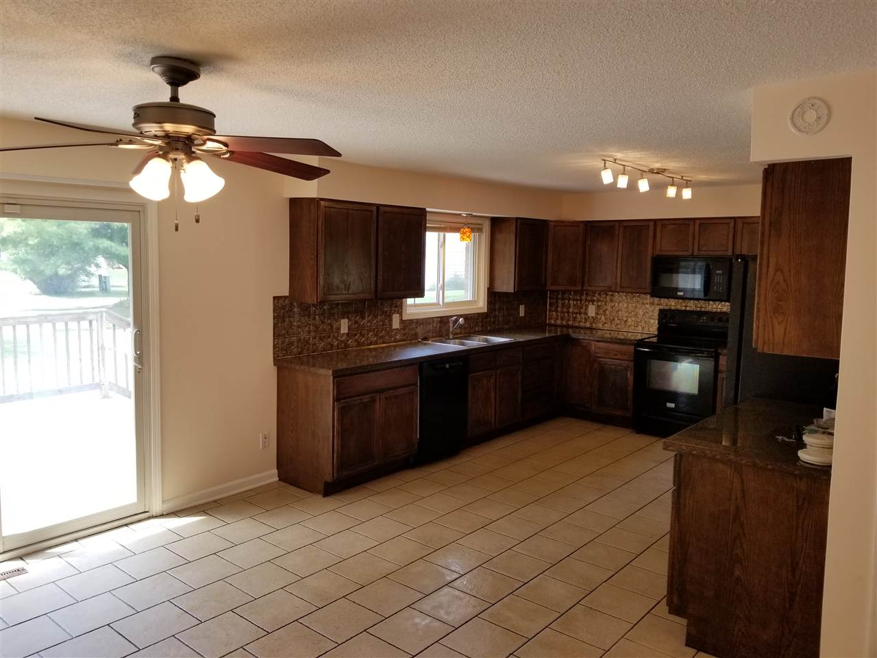 5289 North Jennings Road Flint, MI 48504 - Photo 4 of 26
