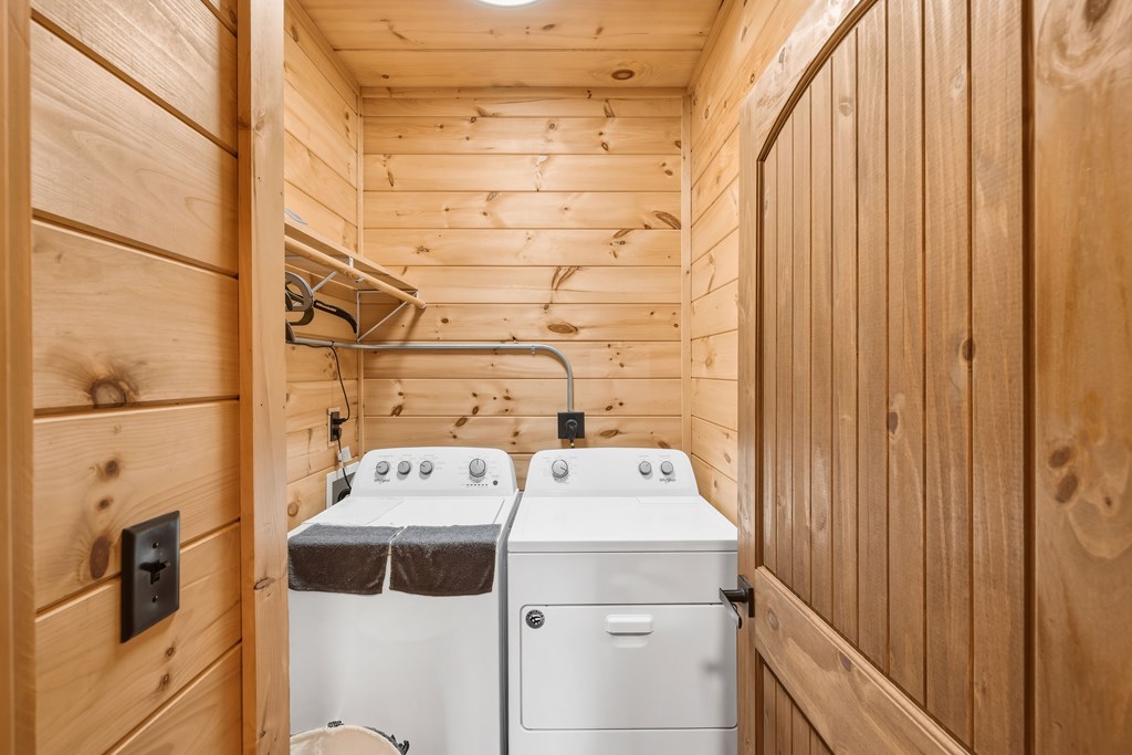 102 High Mdws Trail Morganton, GA 30560 - Photo 12 of 45 a utility room with dryer and washer