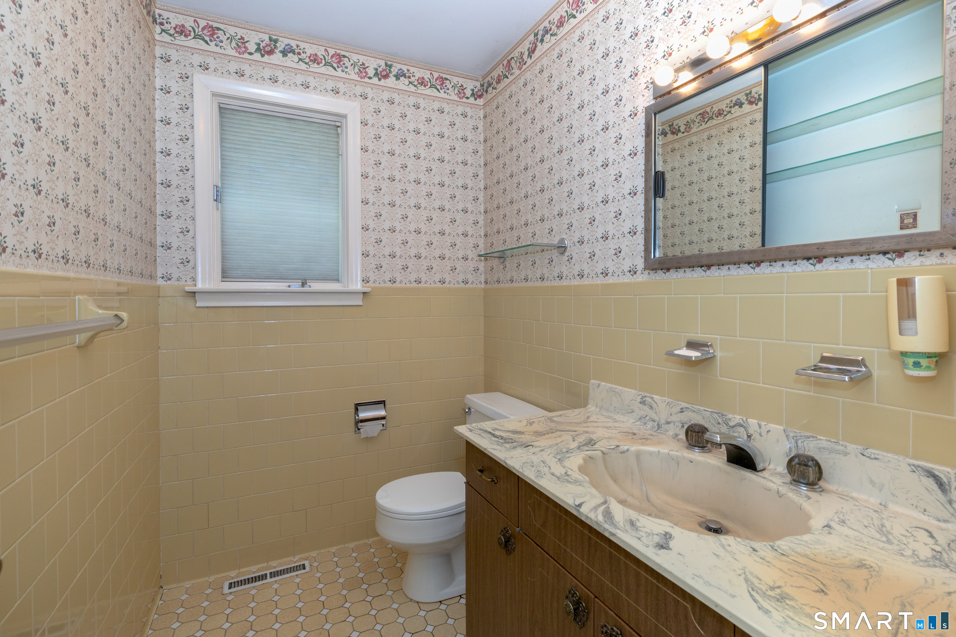 319 Maybrook Road Waterbury, CT 06708 - Photo 11 of 40