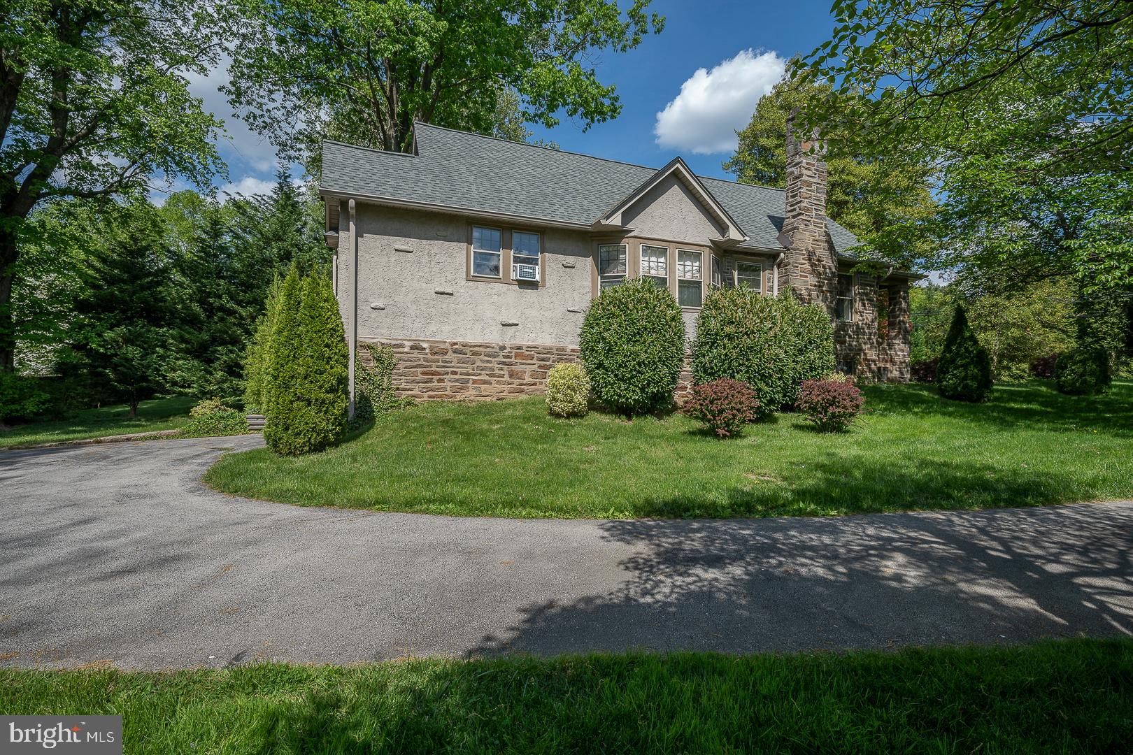 115 Matsonford Road Conshohocken, PA 19428 - Photo 43 of 47 Driveway