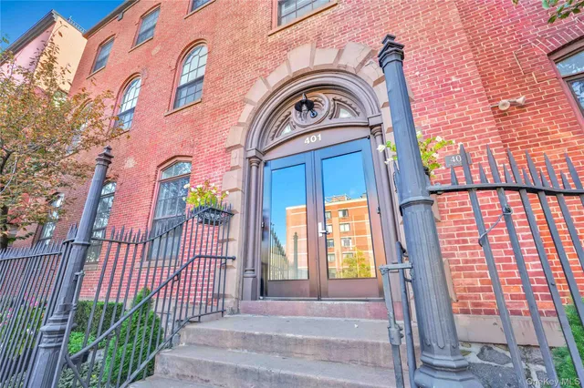 $1,825,000 | 401 Hicks Street, Unit 5B | Cobble Hill