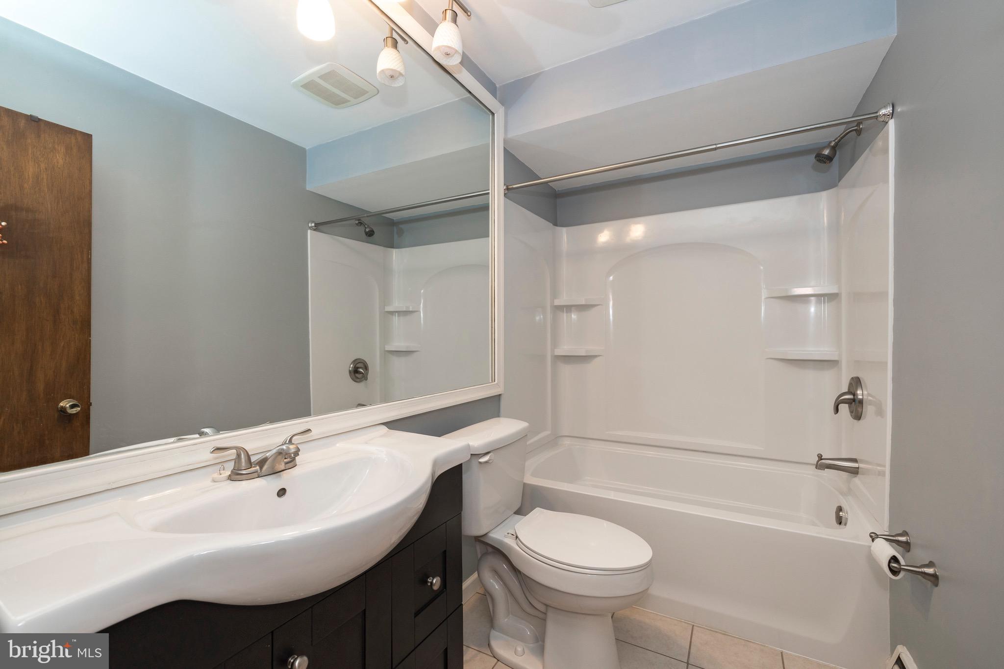 201 North Tulpehocken Road Reading, PA 19601 - Photo 22 of 29 Upstairs bathroom