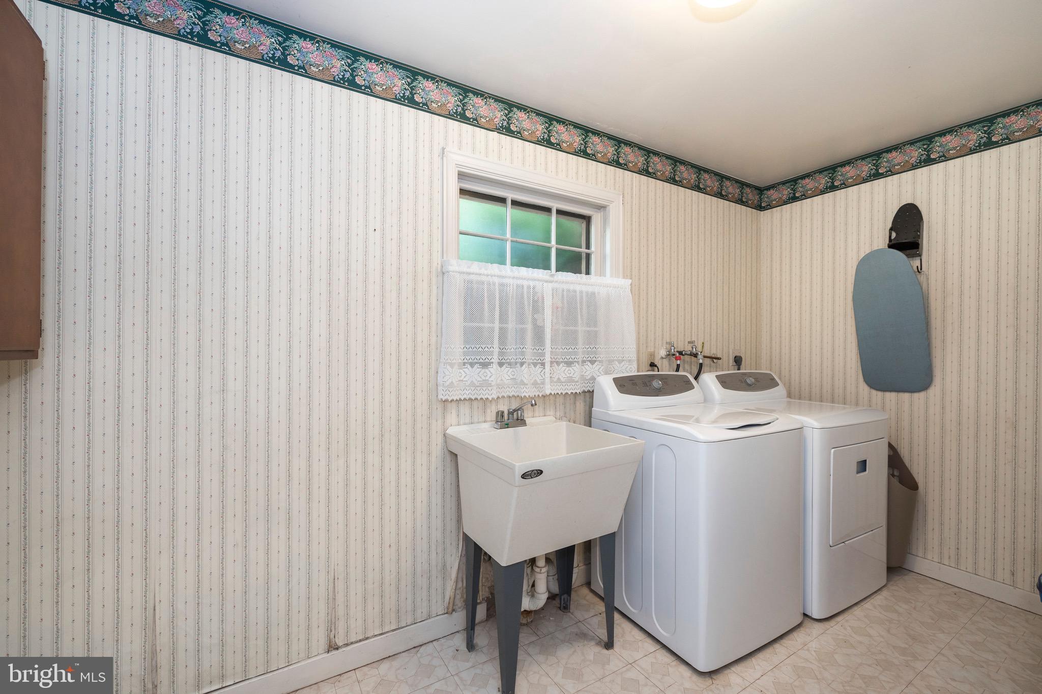 201 North Tulpehocken Road Reading, PA 19601 - Photo 24 of 29 Lower level laundry