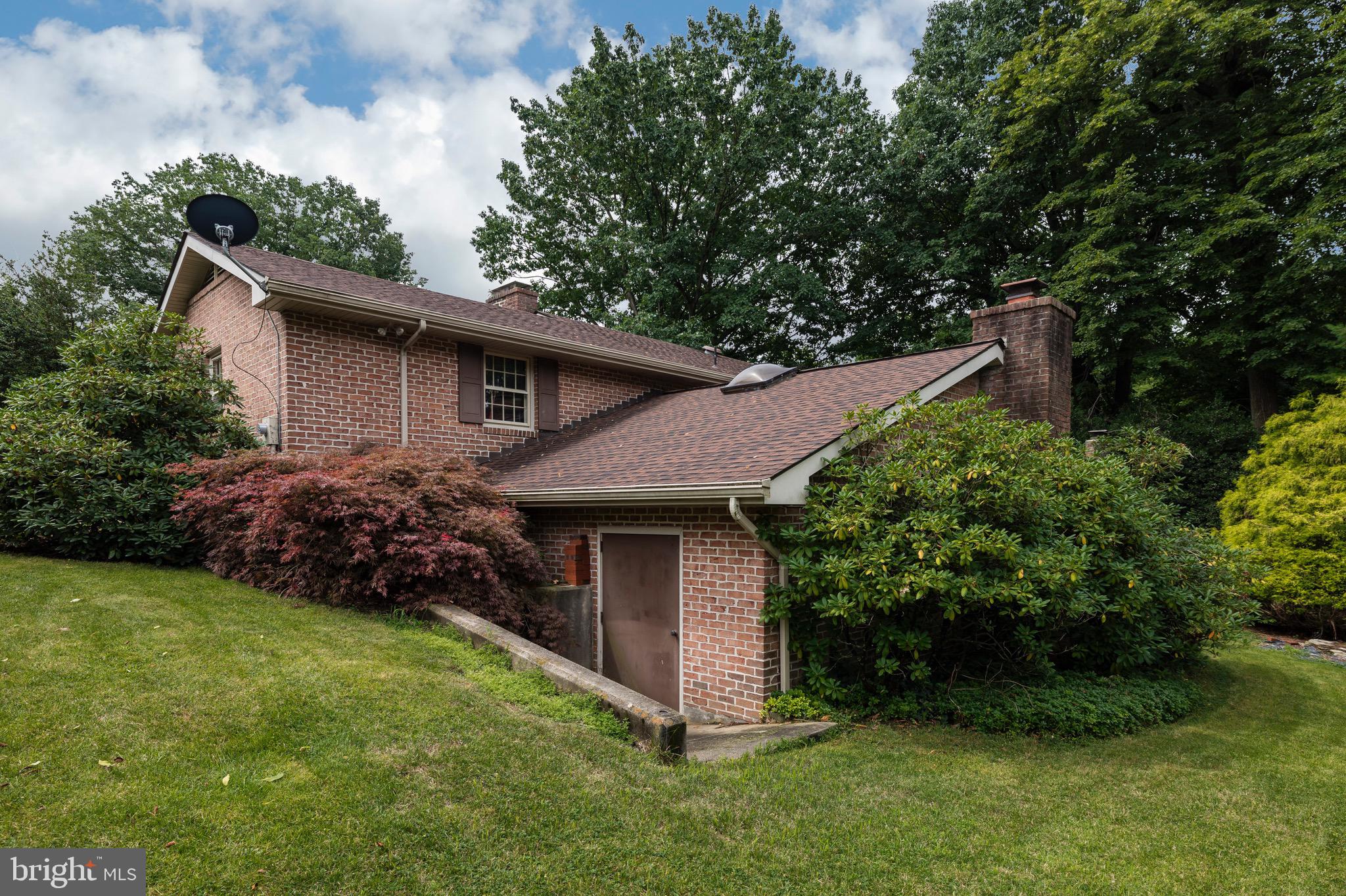 201 North Tulpehocken Road Reading, PA 19601 - Photo 28 of 29 Side view of the home