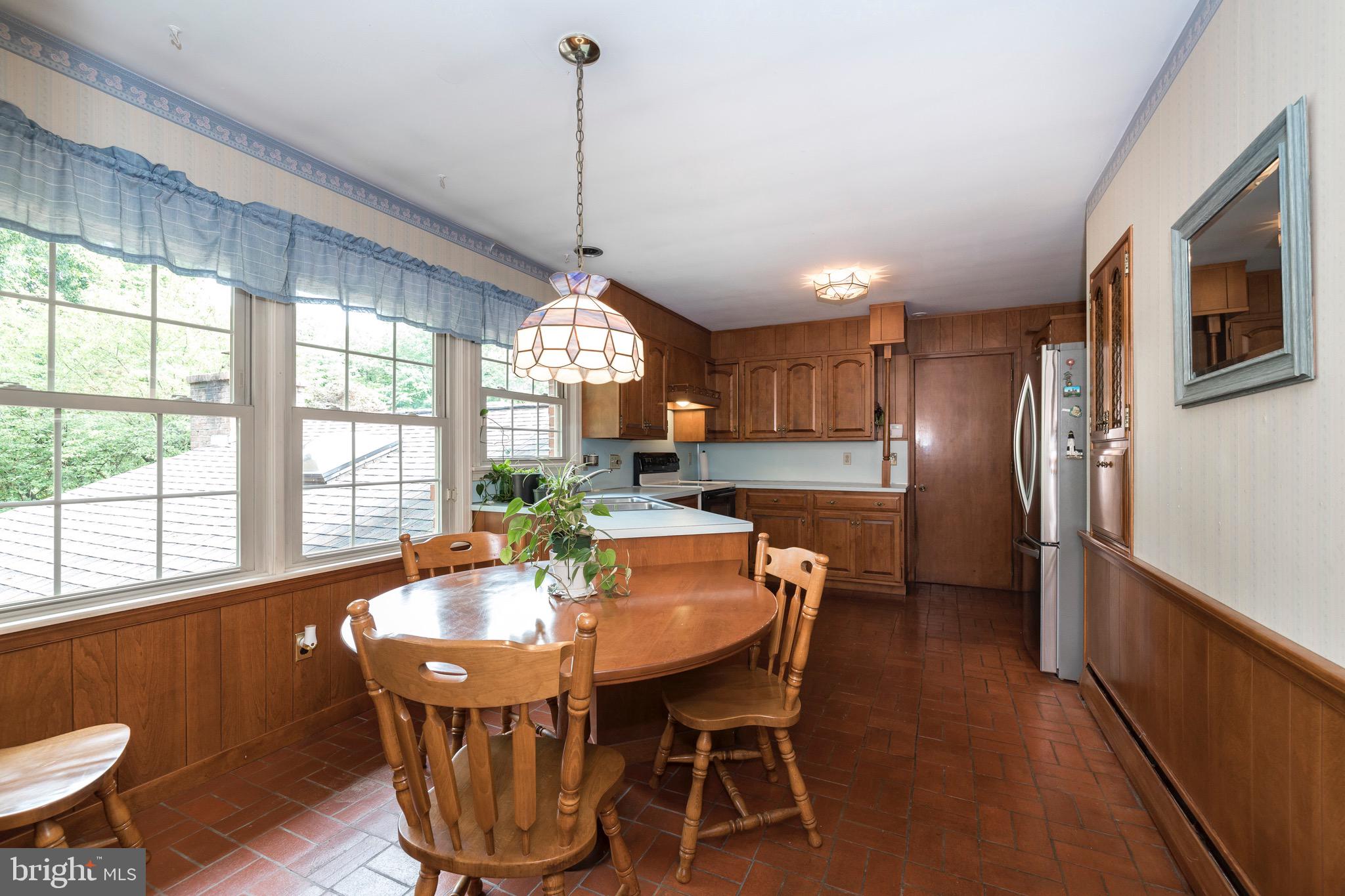 201 North Tulpehocken Road Reading, PA 19601 - Photo 6 of 29 Connected table to the counter, easily removable