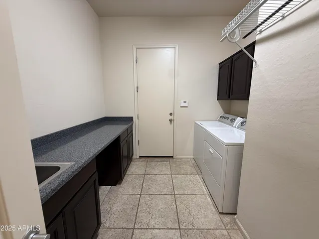 an empty room with closet and ceiling fan