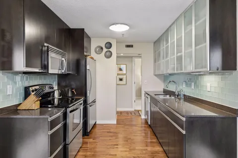 $395,000 | 48 Groveland Terrace, Unit 313, Minneapolis, MN 55403